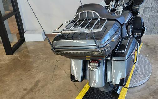 2016 Harley-Davidson® CVO™ Road Glide® Ultra FLTRUSE