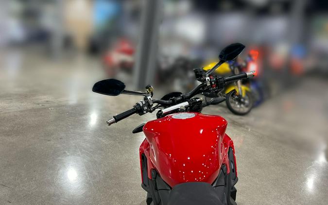 2025 Ducati STREETFIGHTER V2