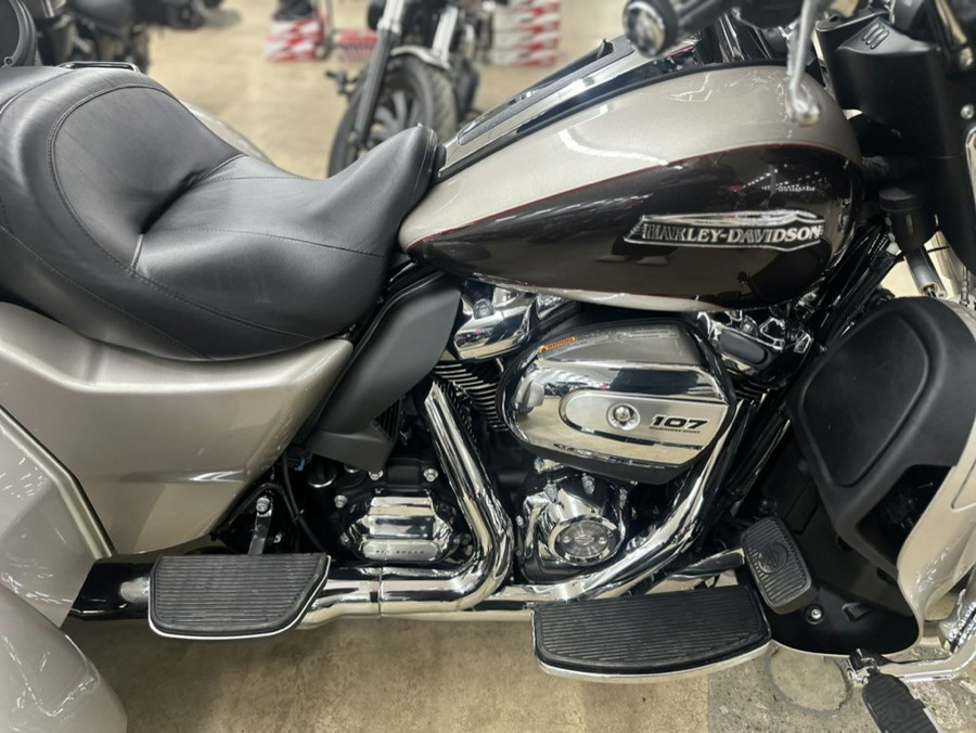 2018 Harley-Davidson® FLHTCUTG