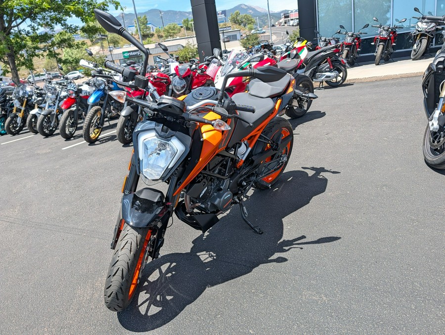 2023 KTM 200 Duke
