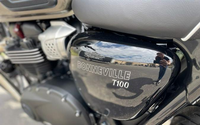 2024 Triumph Bonneville T100 Competition Green/Ironstone