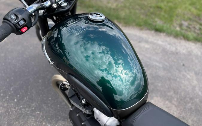 2024 Triumph Bonneville T100 Competition Green/Ironstone