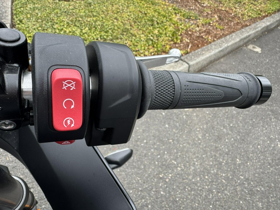 2025 Triumph Daytona 660 - SATIN GRANITE - SATIN JET BLACK