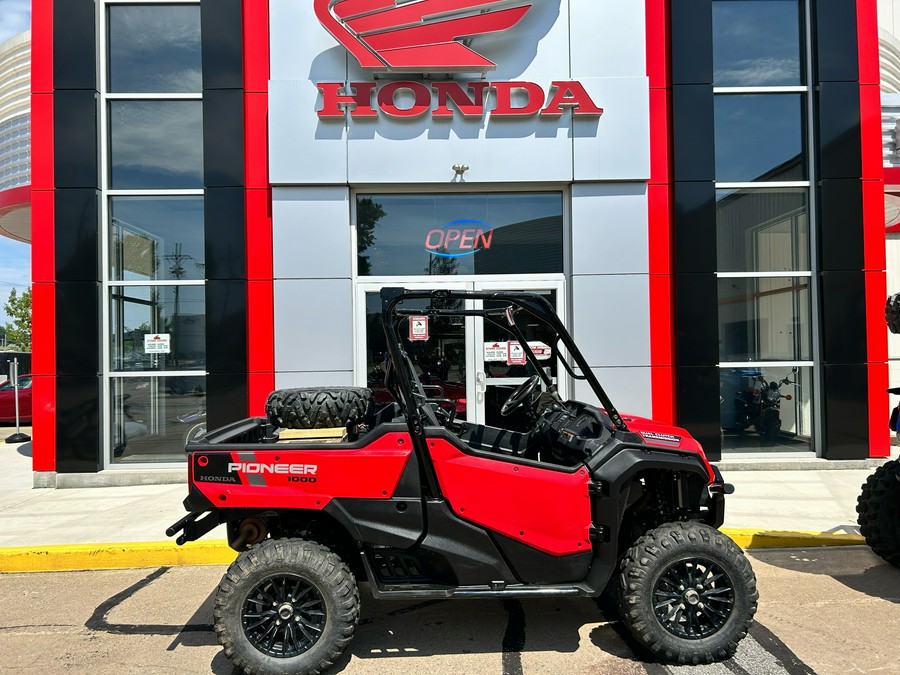 2022 Honda Pioneer 1000 Deluxe