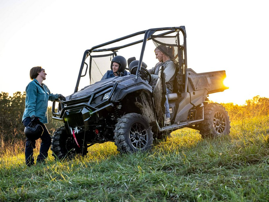 2022 Honda Pioneer 1000 Deluxe