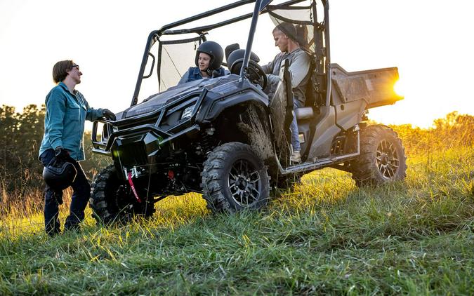 2022 Honda Pioneer 1000 Deluxe