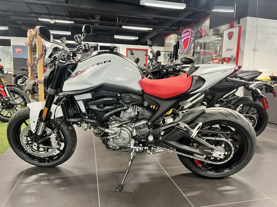 2024 Ducati MONSTER