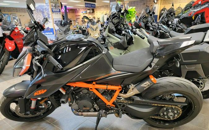 2020 KTM 1290 Super Duke R Review (19 Fast Facts)