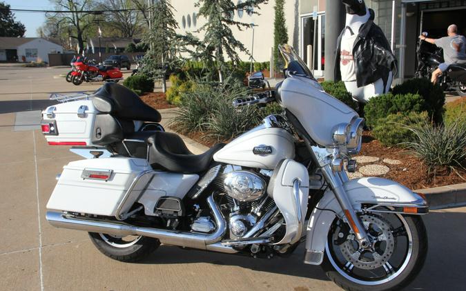 2012 Harley-Davidson Ultra Classic Electra Glide Hot White Pearl