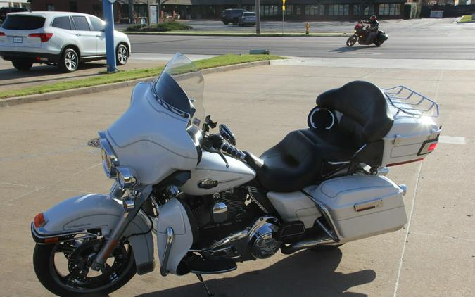 2012 Harley-Davidson Ultra Classic Electra Glide Hot White Pearl