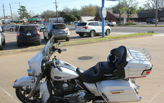 2012 Harley-Davidson Ultra Classic Electra Glide Hot White Pearl