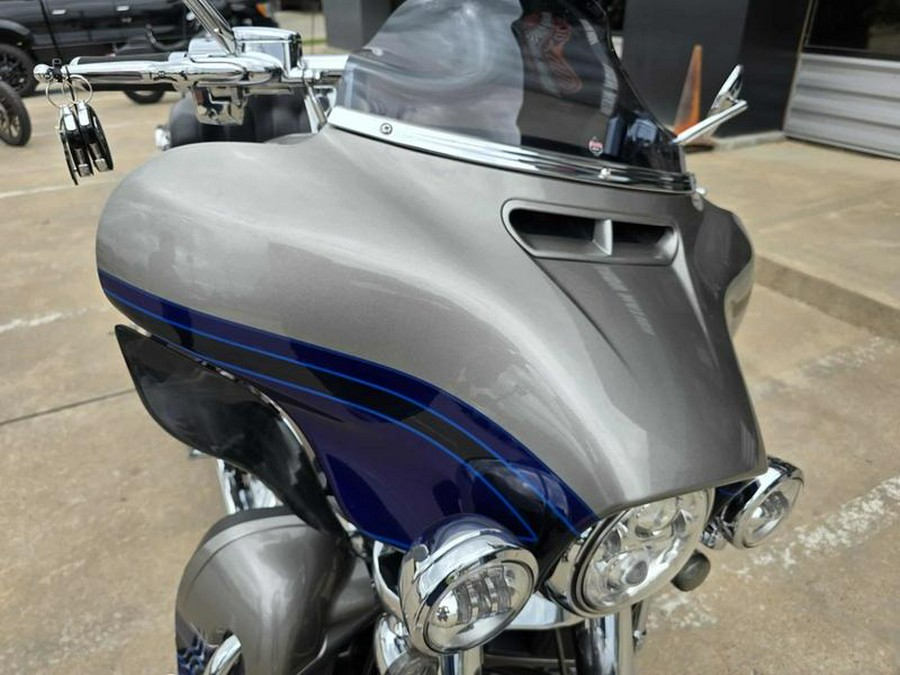 2017 Harley-Davidson® FLHTKSE - CVO™ Limited