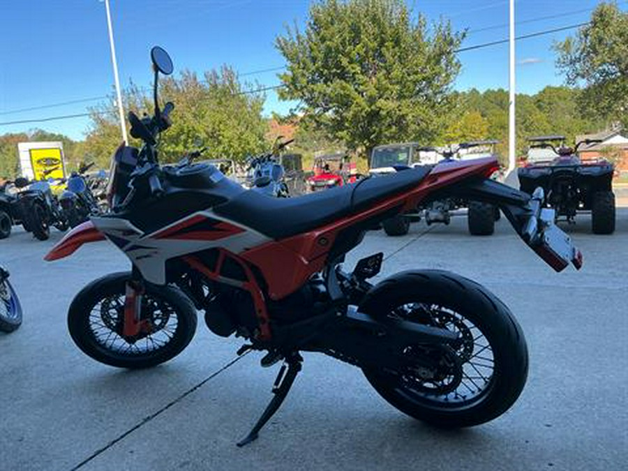 2025 KTM 390 SMC R