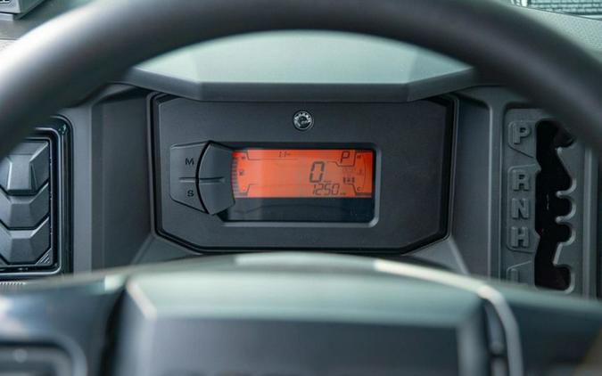 2026 Can-Am Defender MAX Limited HD11 Desert Tan & Carbon Blac