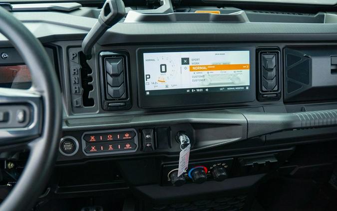 2026 Can-Am Defender MAX Limited HD11 Desert Tan & Carbon Blac