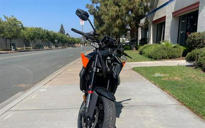 2024 KTM 990 Duke