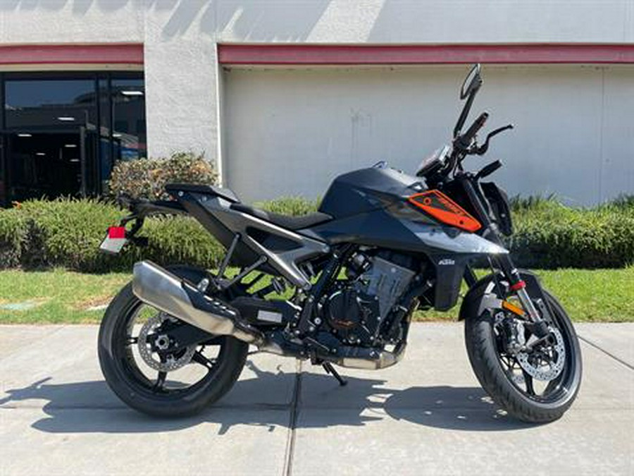 2024 KTM 990 Duke