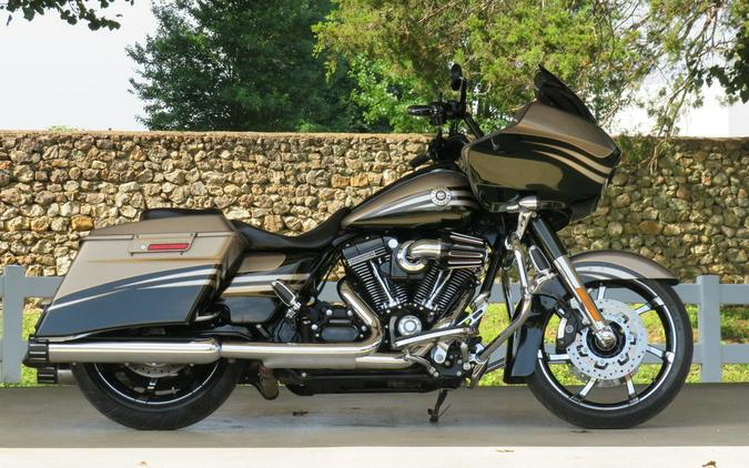 2013 Harley-Davidson® FLTRXSE2 - CVO™ Road Glide® Custom®