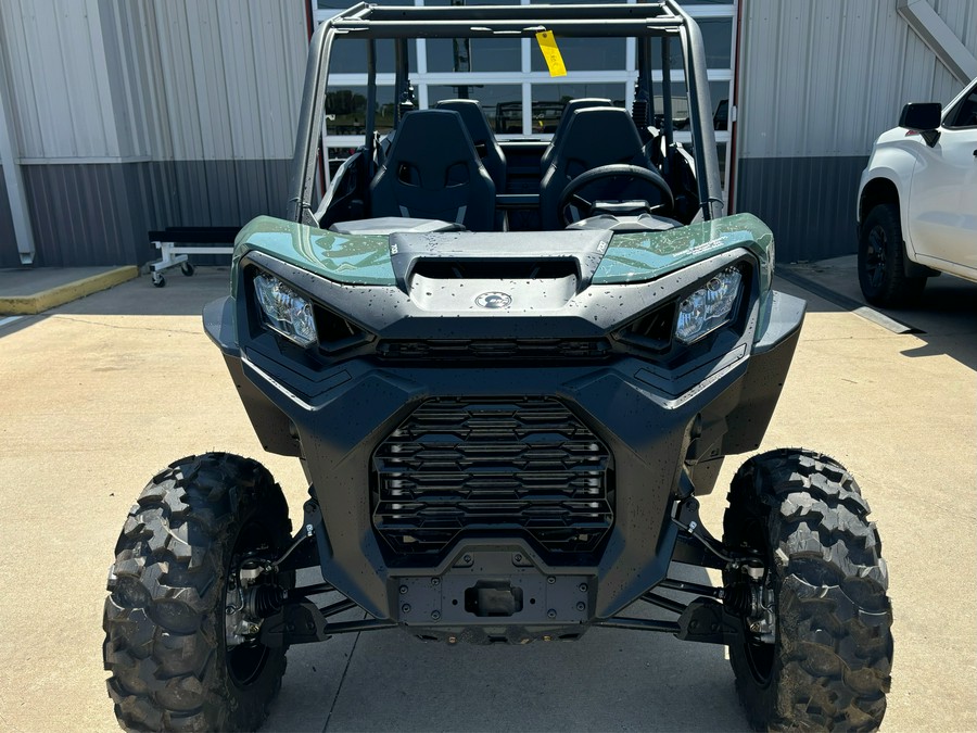 2024 Can-Am™ Commander MAX DPS 700