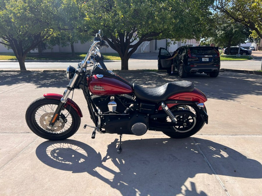 2016 Harley-Davidson® Street Bob® Velocity Red Sunglo