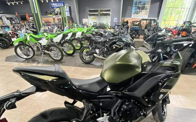 2024 Kawasaki Ninja® 650 ABS Metallic Covert Green/Metallic Spark Black