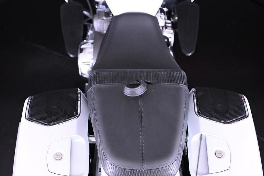 2024 Indian Motorcycle® Challenger® Limited with PowerBand Audio Package Ghost White Metallic