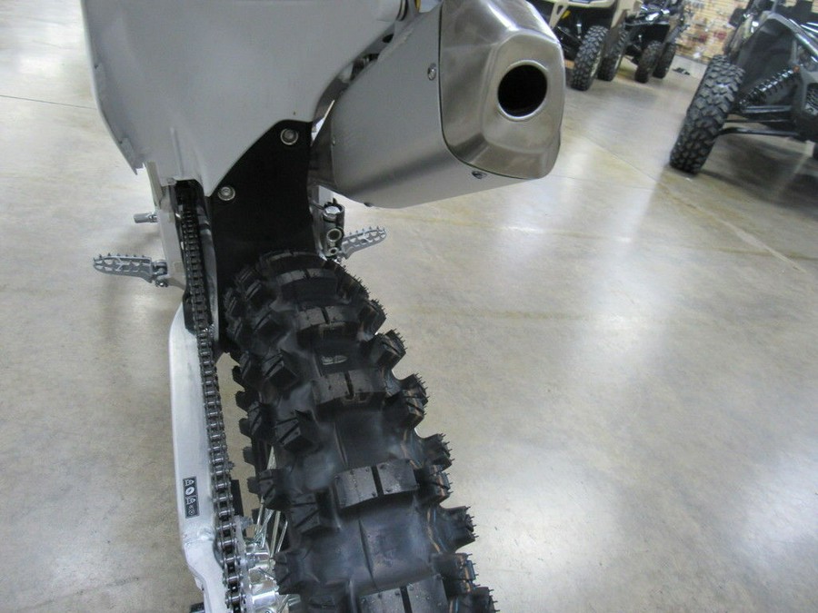 2025 Triumph TF 450-RC Edition Jet Black/Pure White