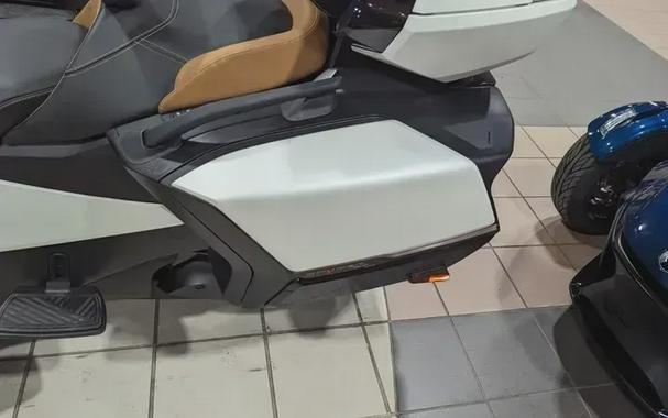 New 2024 CAN-AM SPYDER RT SEATOSKY VEGAS WHITE SATIN