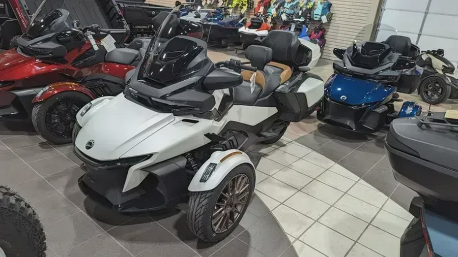 New 2024 CAN-AM SPYDER RT SEATOSKY VEGAS WHITE SATIN