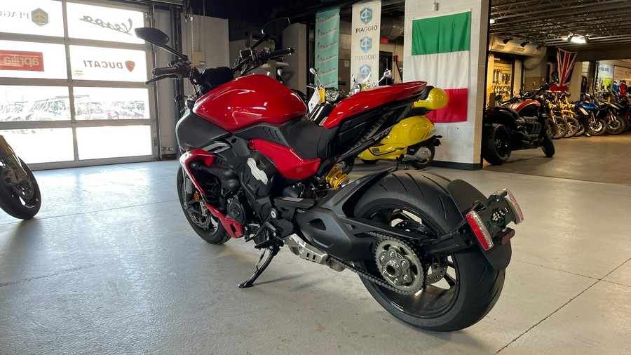 2025 Ducati Diavel V4 - DEMO