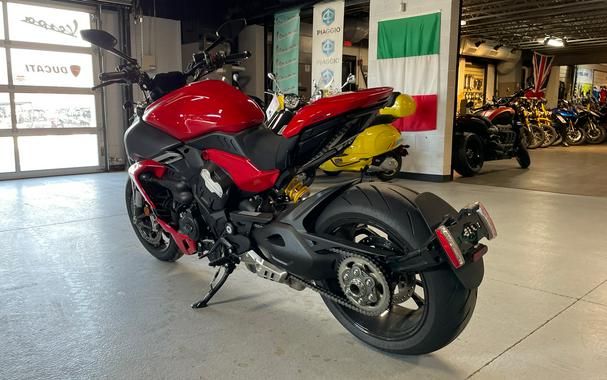 2025 Ducati Diavel V4 - DEMO