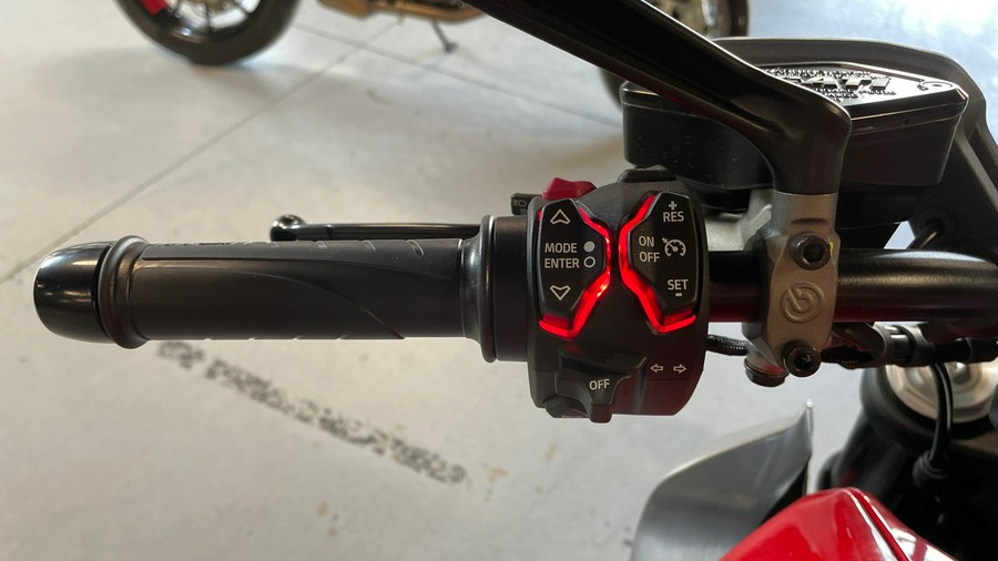 2025 Ducati Diavel V4 - DEMO