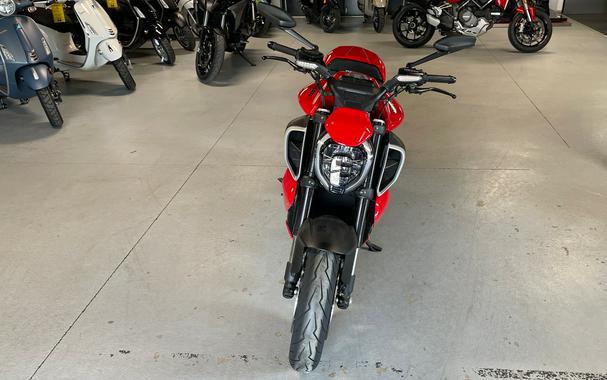 2025 Ducati Diavel V4 - DEMO