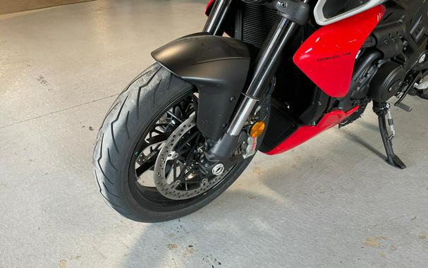 2025 Ducati Diavel V4 - DEMO