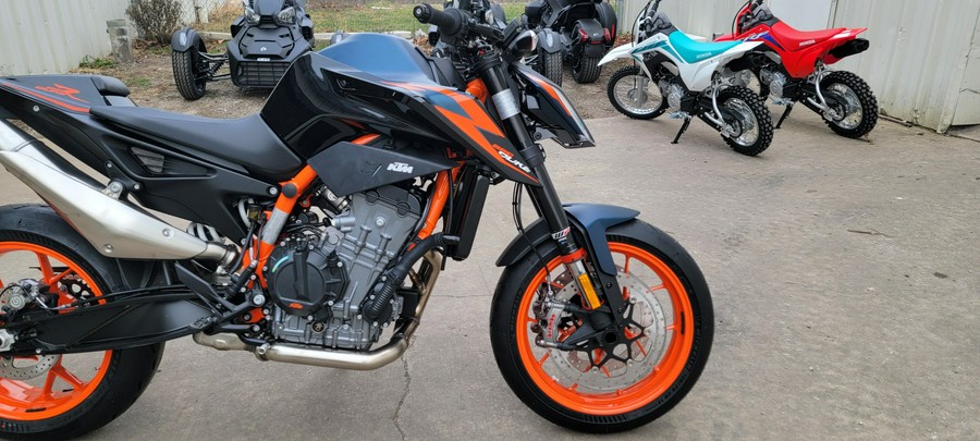 2023 KTM Duke 890 R