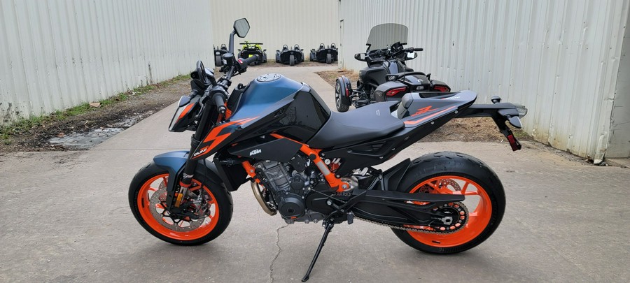 2023 KTM Duke 890 R