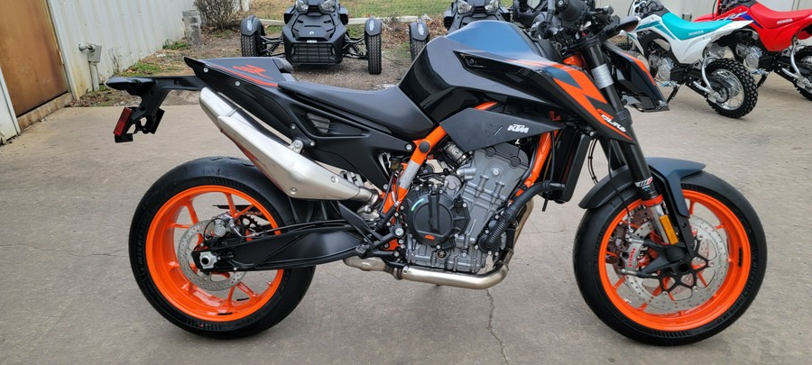 2023 KTM Duke 890 R