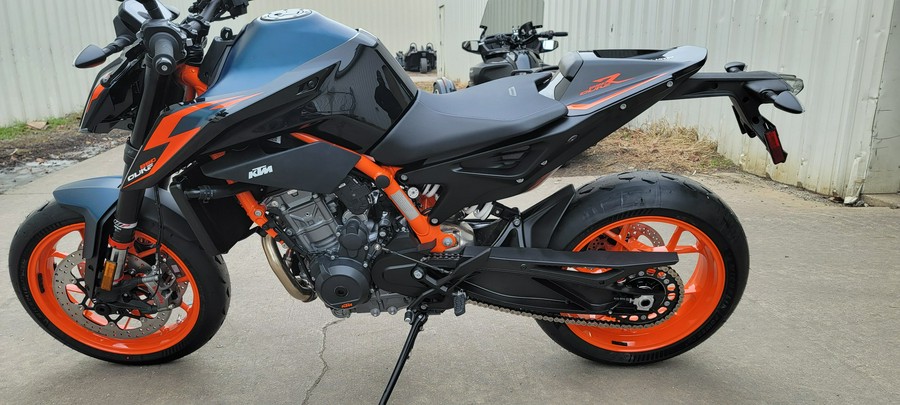 2023 KTM Duke 890 R