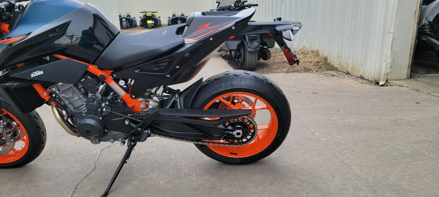 2023 KTM Duke 890 R