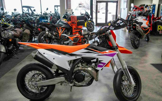 2023 KTM 450 SMR First Look [8 Fast Facts, 30 Photos, Specs]