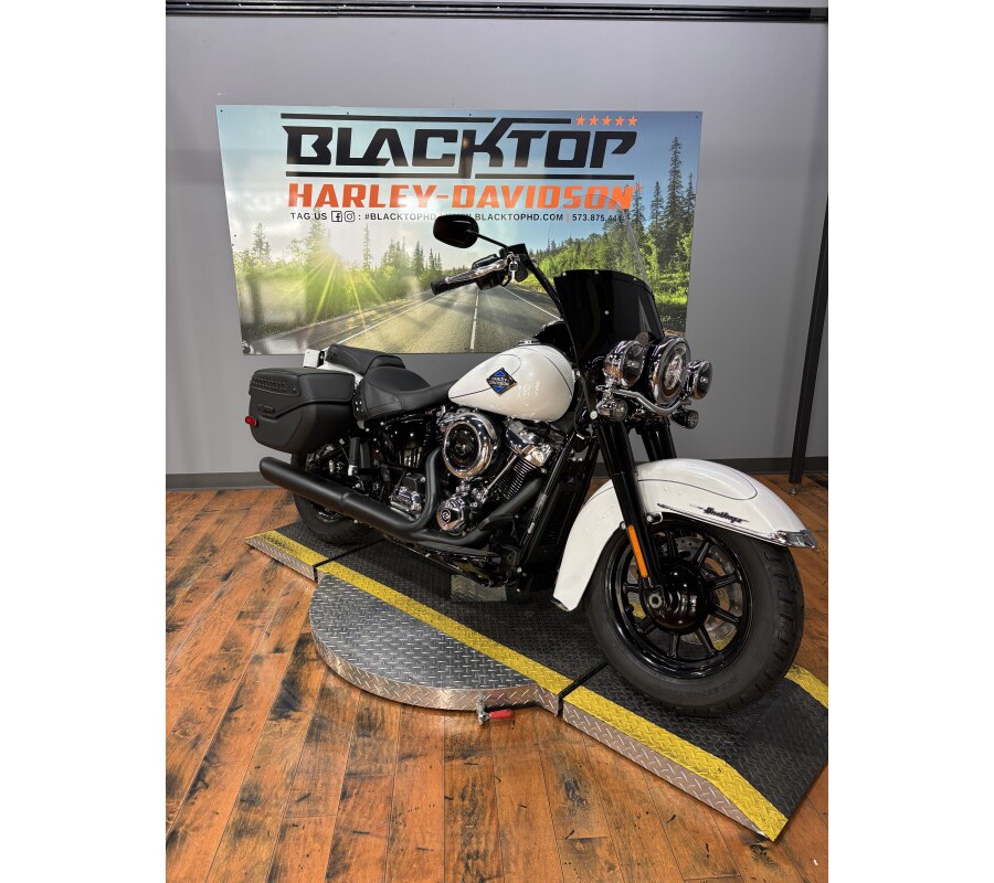 2025 Harley-Davidson® Heritage Classic WHITE ONYX PRL BO