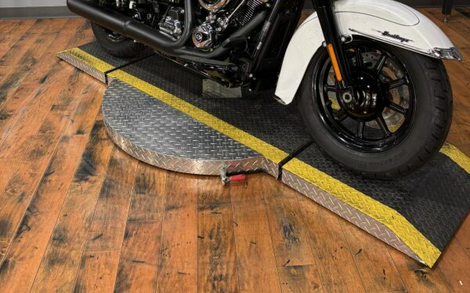 2025 Harley-Davidson® Heritage Classic WHITE ONYX PRL BO