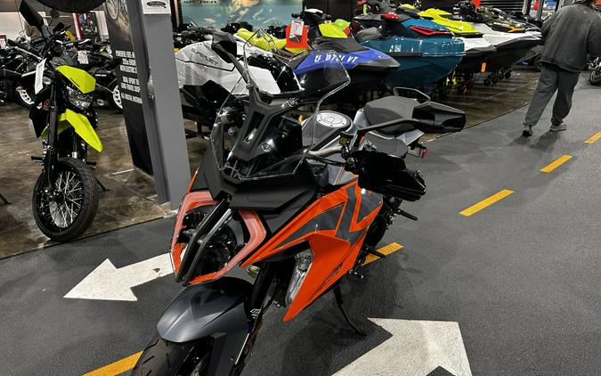 2023 KTM 1290 SUPER DUKE GT