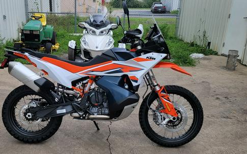 2023 KTM Adventure 890 R