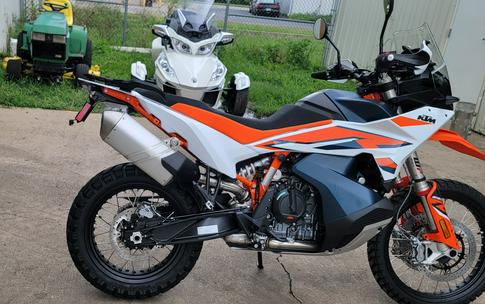 2023 KTM Adventure 890 R