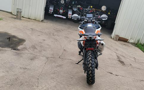 2023 KTM Adventure 890 R