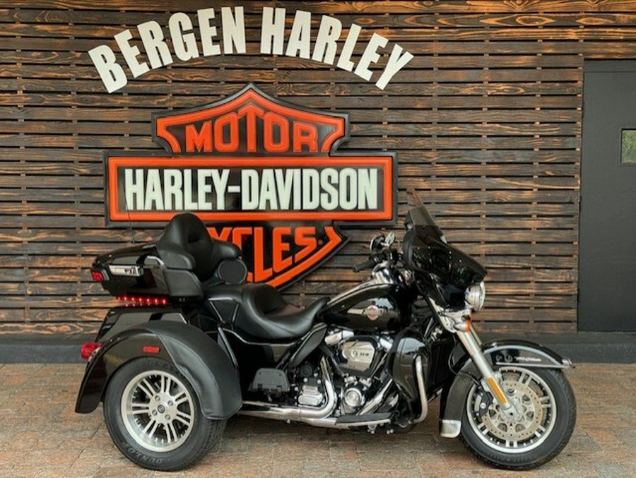 2022 Harley-Davidson Tri Glide Ultra FLHTCUTG