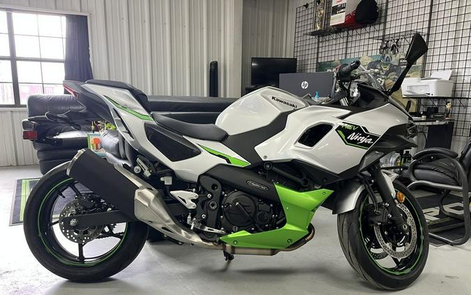 2024 Kawasaki Ninja® 7 Hybrid ABS