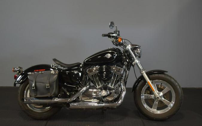 2017 Harley-Davidson 1200 Custom Vivid Black
