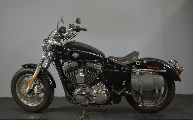 2017 Harley-Davidson 1200 Custom Vivid Black